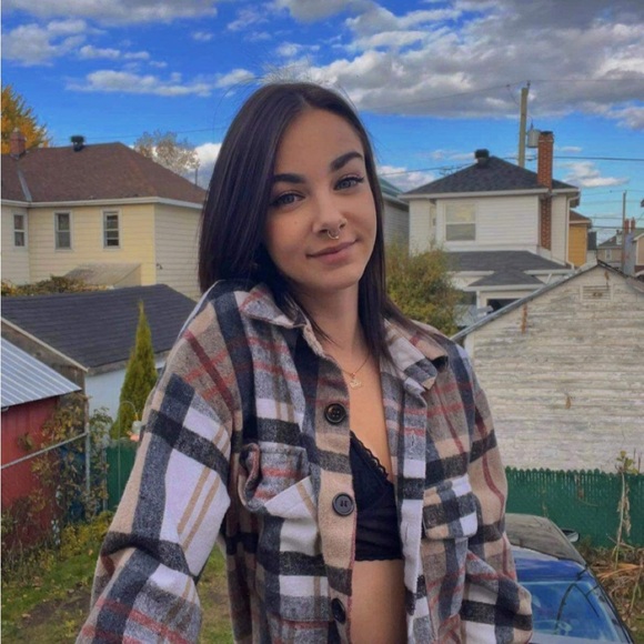 Meet your Posher, Tyra - Picture 1 of 1